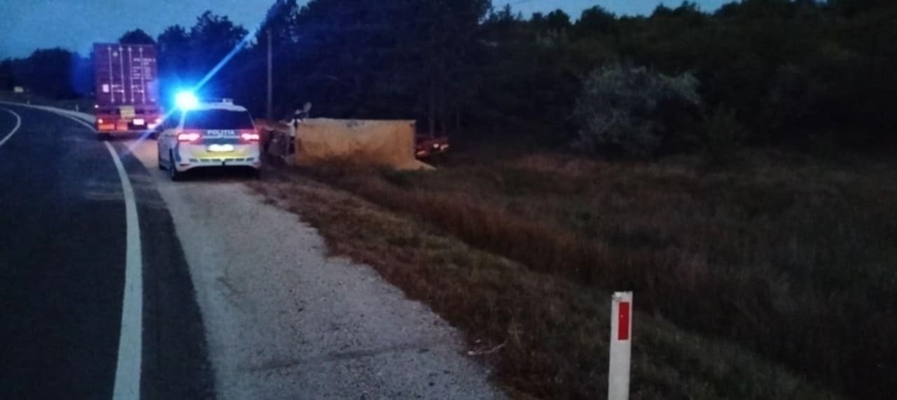 Водитель грузовика погиб в аварии около села Пырлица