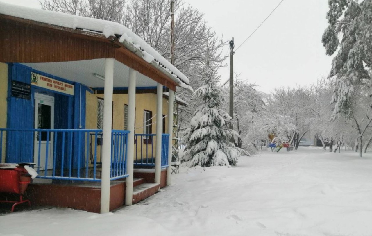 Se circulă cu dificultate spre și dinspre România, unde a fost emis COD ROȘU de viscol și ninsori