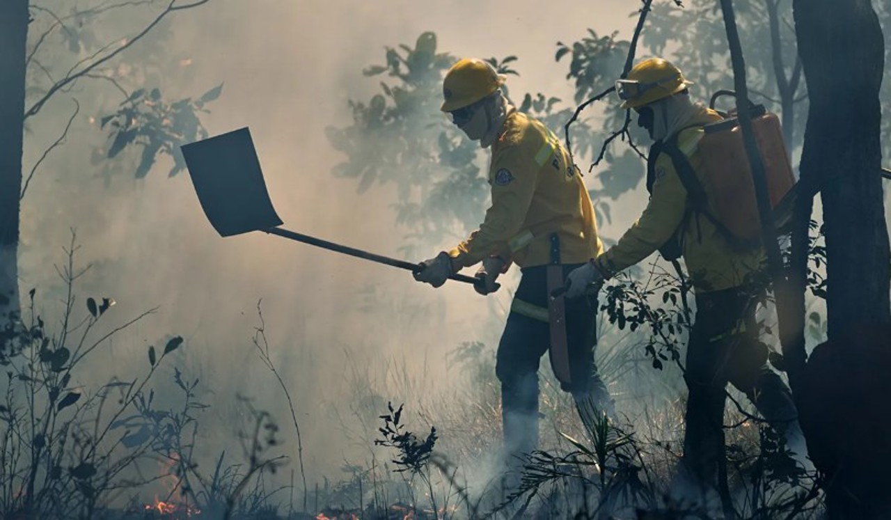 Un incendiu de vegetație în Spania a mistuit sute de hectare de teren și a forțat evacuarea oamenilor 