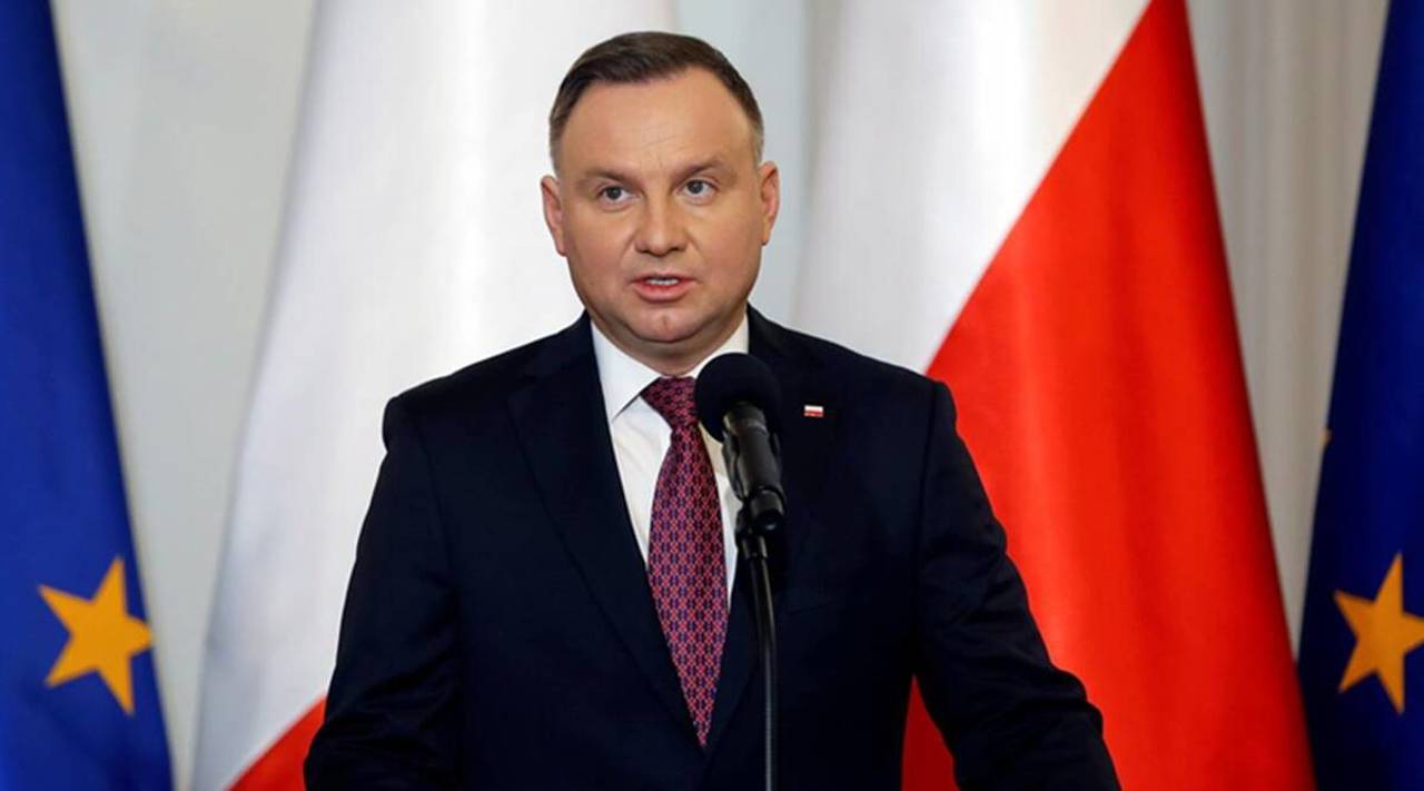 Polish president criticizes EU's executive for blocking funds