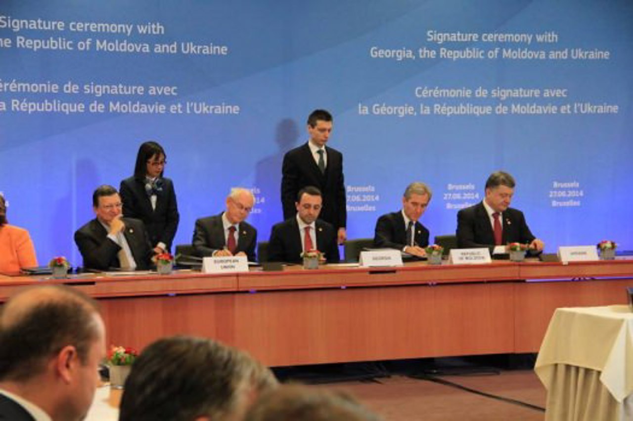 gov.md / In Brussels, Prime Minister Iurie Leancă signed the Association Agreement between the Republic of Moldova and the European Union, together with Ukraine and Georgia