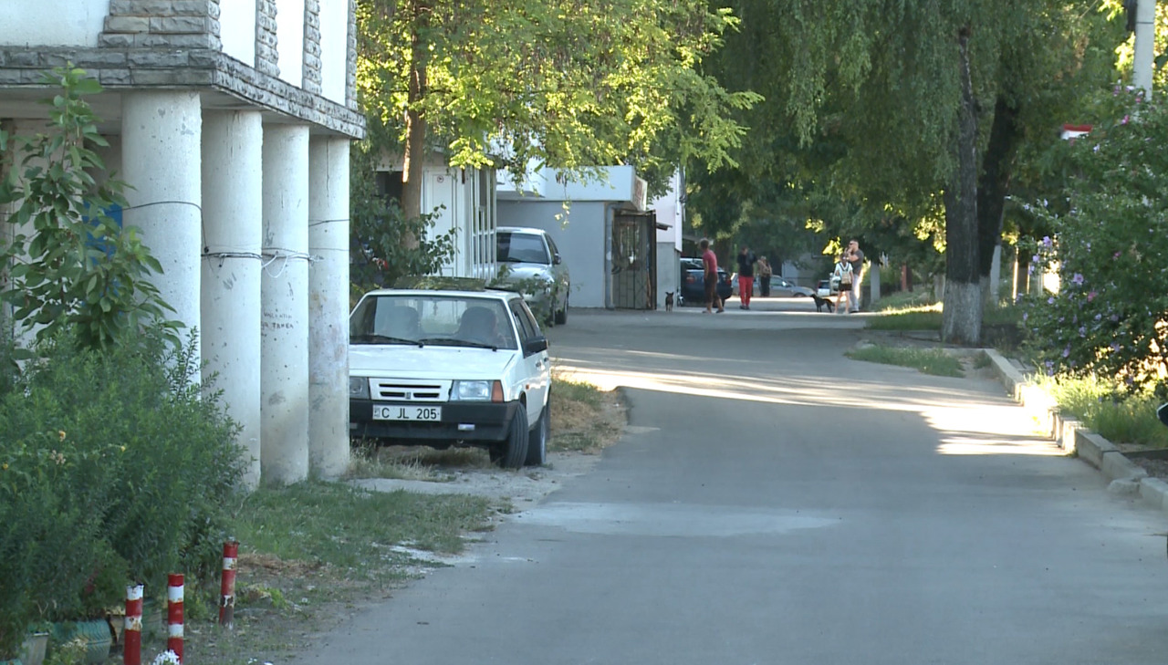 Locuri de joacă și drumuri asfaltate: primul proiect „Curtea Europeană” la Cricova