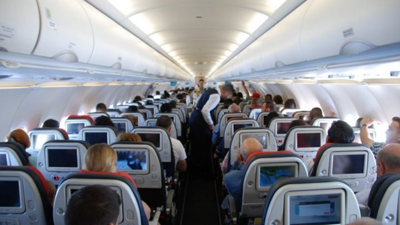 Companiile aeriene vor transmite datele pasagerilor până la efectuarea zborului 