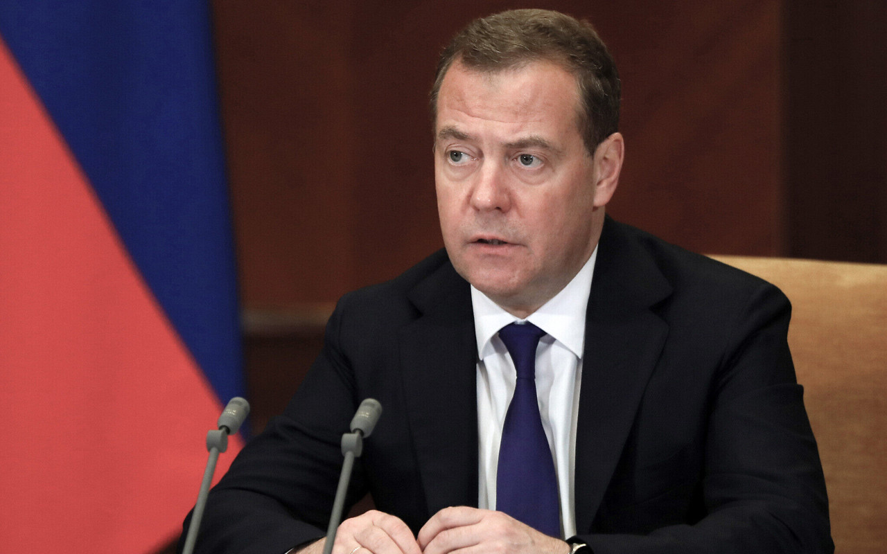 Dmitri Medvedev afirmă că Rusia nu ar trebui să mențină relații diplomatice cu Polonia