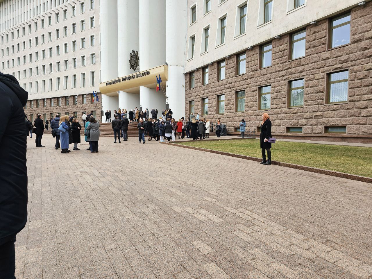 Fire alarm at the Parliament. The employees of the institution were evacuated