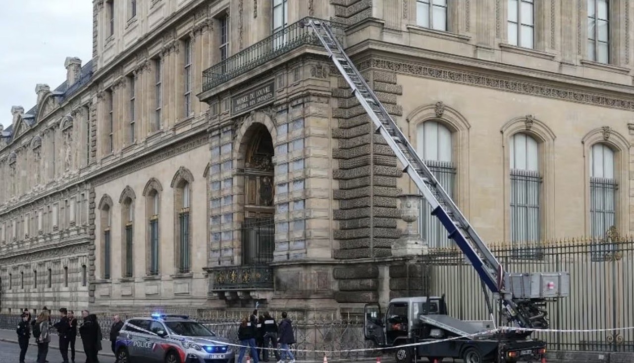 Paris heist: Arrests made after daring Louvre jewel theft