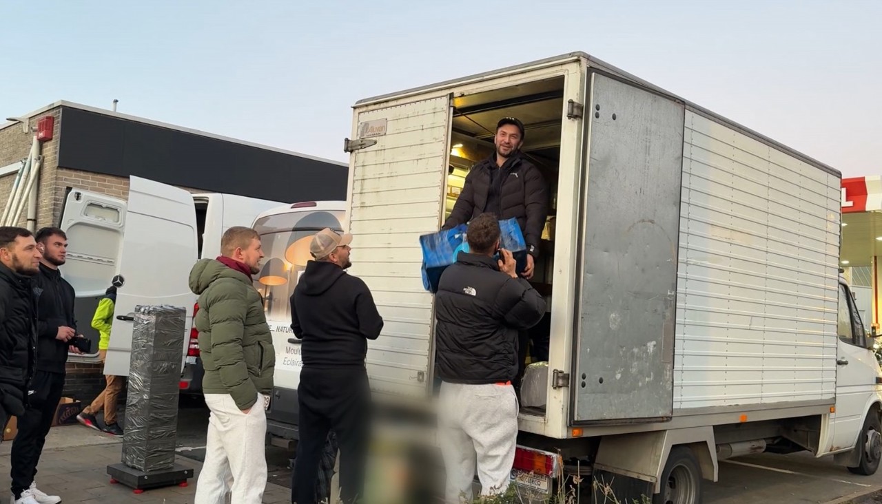 Colete de acasă pentru sărbători. Diaspora din Bruxelles: „De la mama bunătăți: brânză, carne, biscuiți”