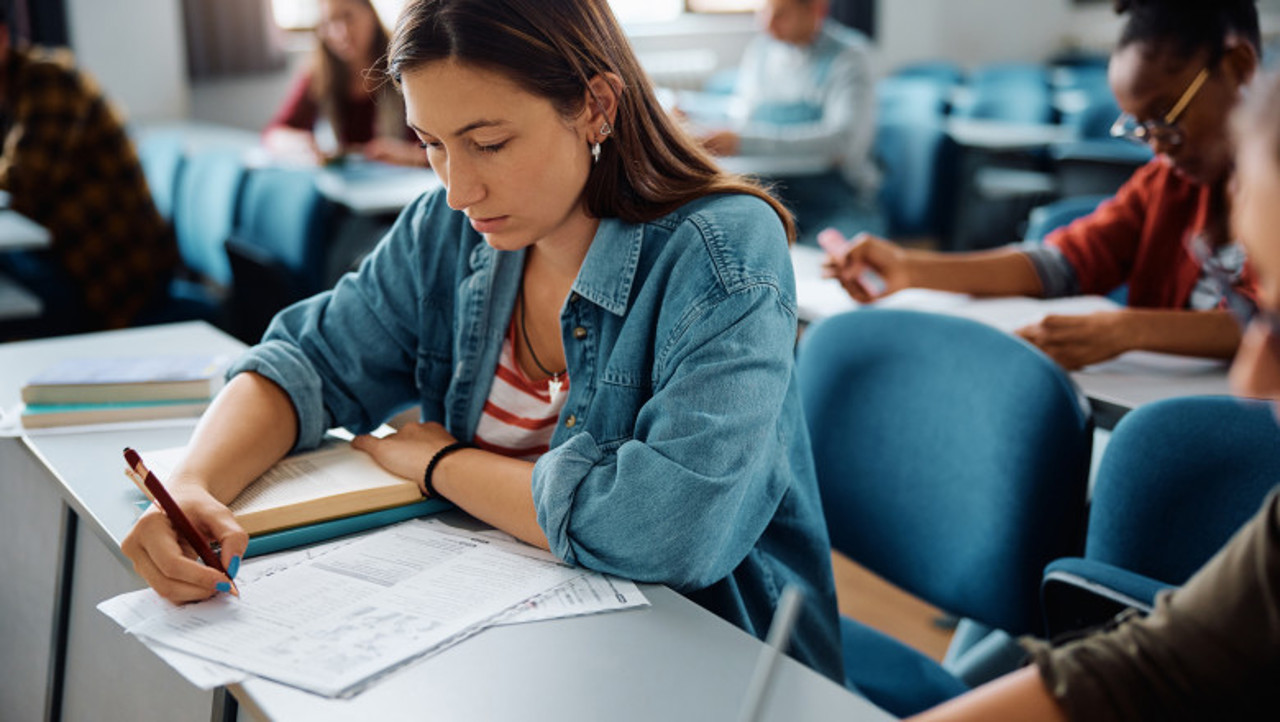 Peste 5.000 de candidați vor primi „10” din oficiu la Bac. MEC: Cel mai mare număr de beneficiari din ultimii zece ani