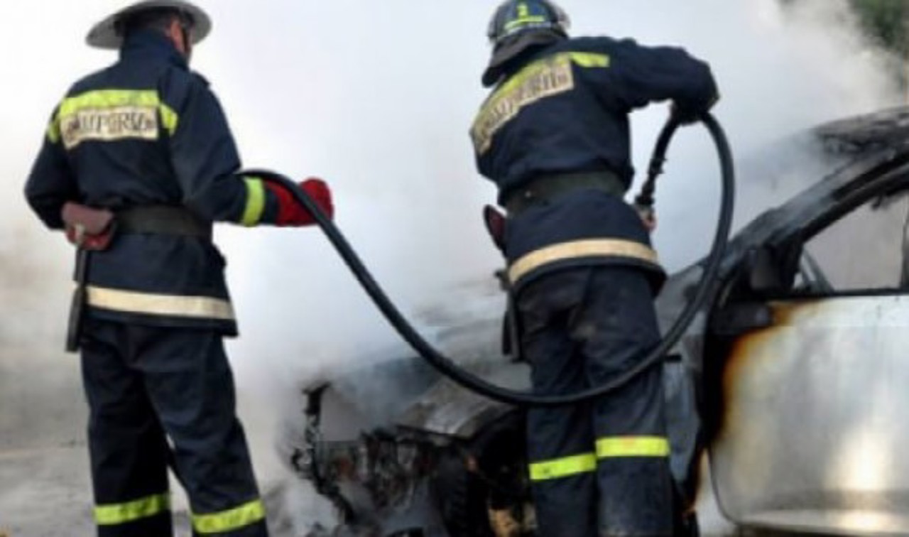 Un automobil a ars ca o torță și a fost făcut scrum în sectorul Ciocana