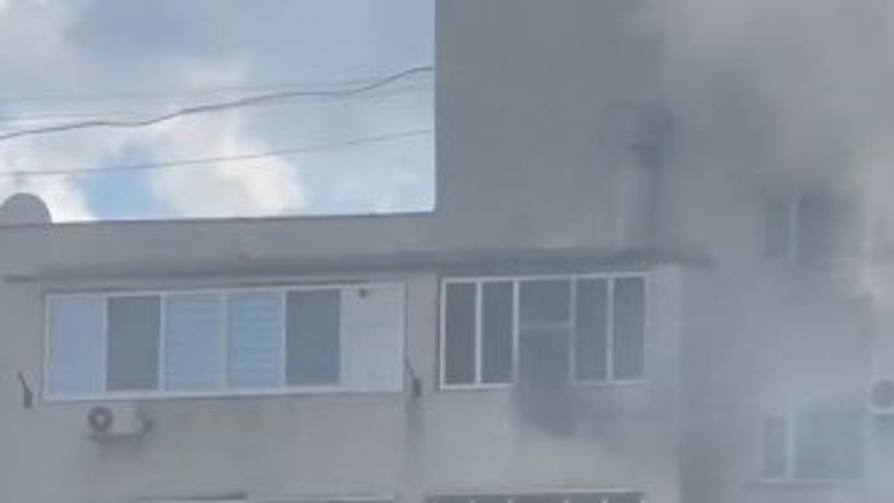 Apartament, în flăcări: trei echipe de pompieri au intervenit la fața locului