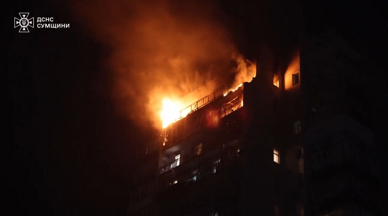 Atacuri în rafală asupra Ucrainei: Civili uciși, orașe în flăcări