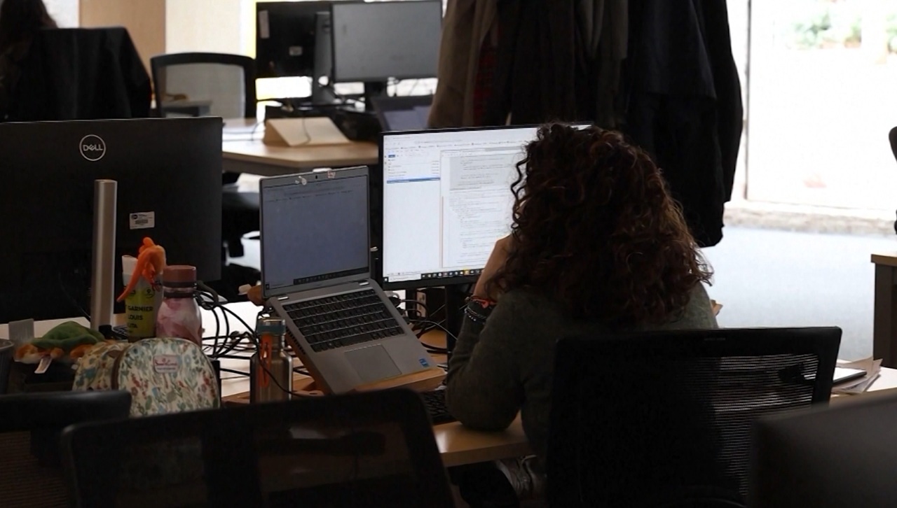 Peste o sută de jurnaliști au fost intimidați anul trecut. Hărțuirea online, tot mai întâlnită 