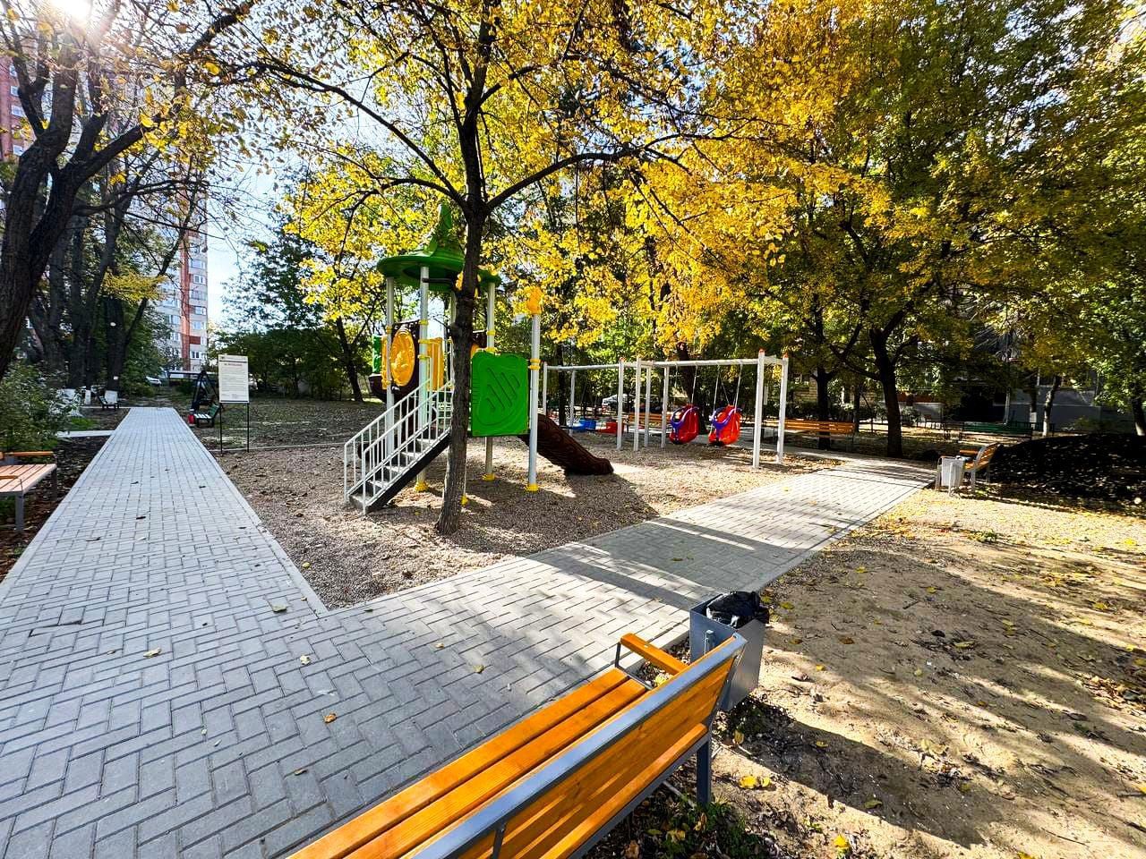 Renovări promise, curți încă degradate: proiectul „Curtea europeană” blocat de lipsa agenților economici