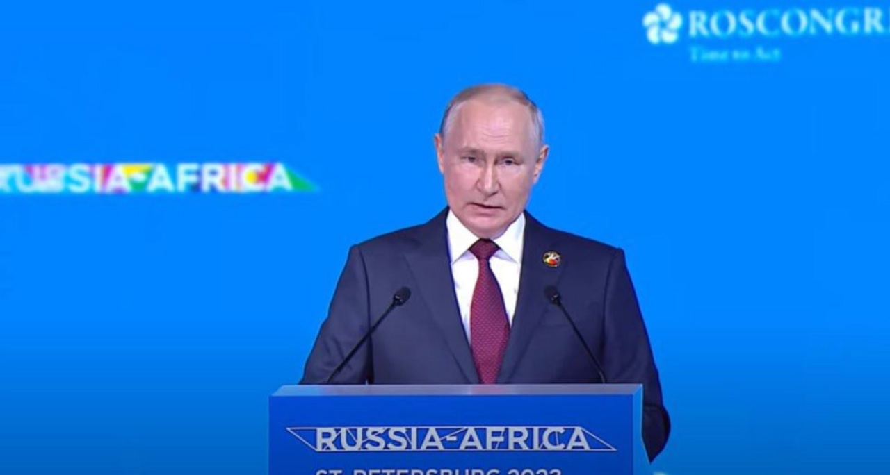  Putin promises free grain to six African nations after collapse of Black Sea deal