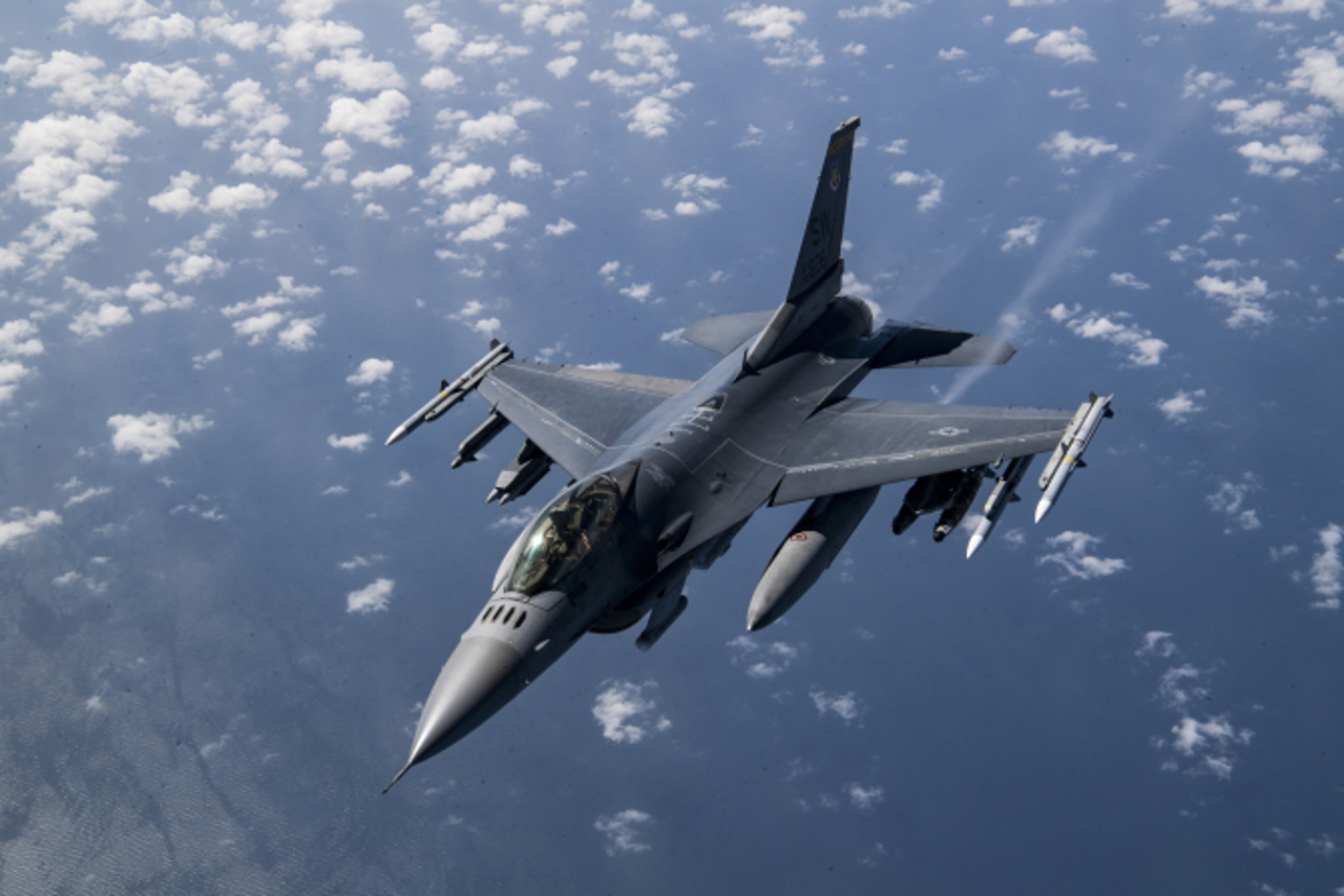 Un avion de vânătoare american F-16 s-a prăbușit în Coreea de Sud, pilotul a fost salvat