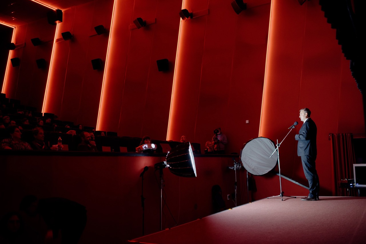  Mai mulți tineri vor fi cuprinși de Programul „Voucher Cultural”: pragul de vârstă coboară la 16 ani