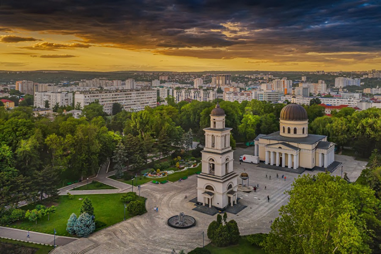 Chisinau celebrates its Feast: Orthodox Christians celebrate Protection of the Mother of God 