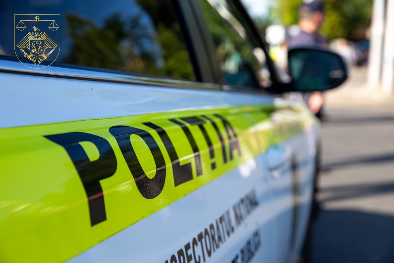 Un bărbat condamnat la 1 an și 6 luni de detenție după ce a agresat verbal polițiști într-un inspectorat din capitală