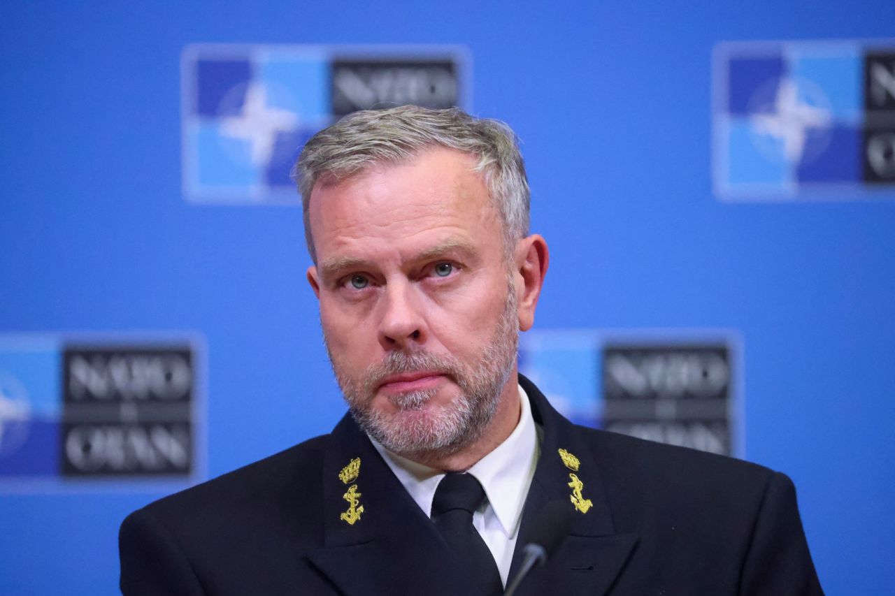 În vizită la Kiev, președintele Comitetului militar al NATO îi îndeamnă pe aliați să susțină Ucraina