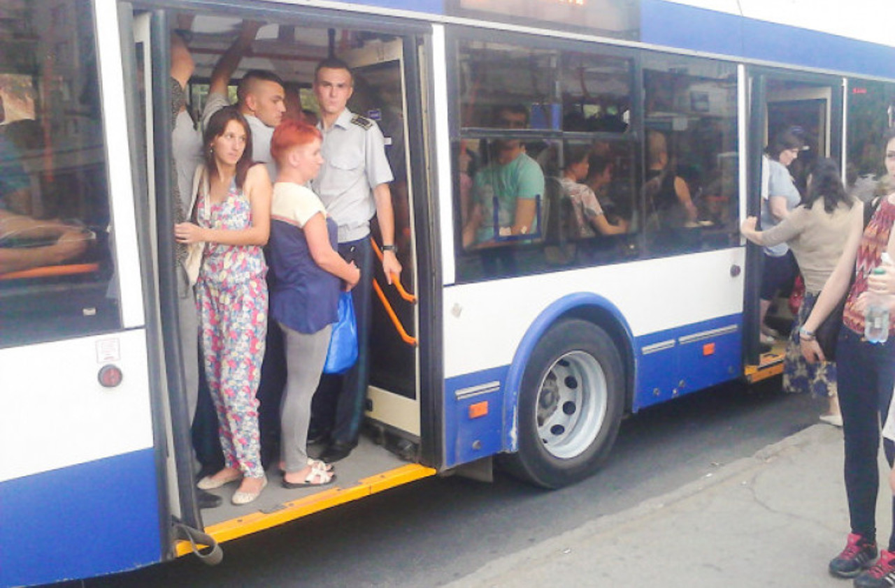 Cu troleibuzul până la Lună și înapoi de 20.000 de ori: Record de pasageri și de distanță parcursă cu transportul public în 2025