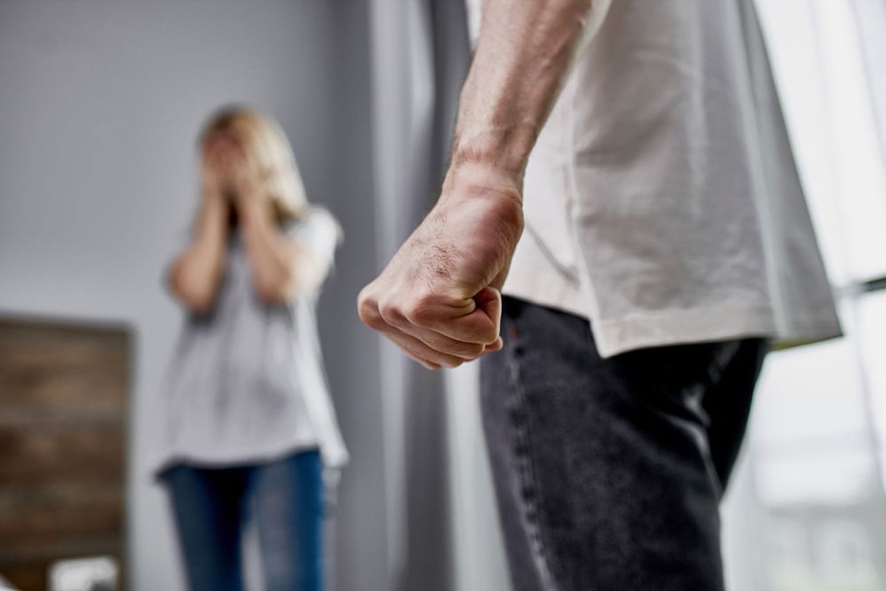 Crimă din gelozie la Fălești: A ucis vecinul cu un topor după care și-a bătut soția, iar acum riscă 19 ani de închisoare