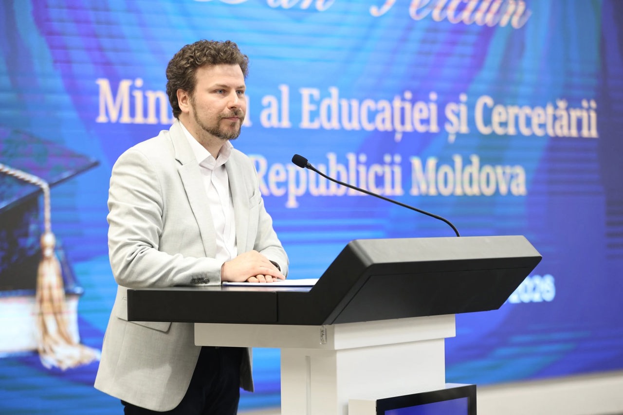 Părinții, îndemnați să nu cumpere manuale din banii proprii. Perciun: „Vom crea un instrument paralel”