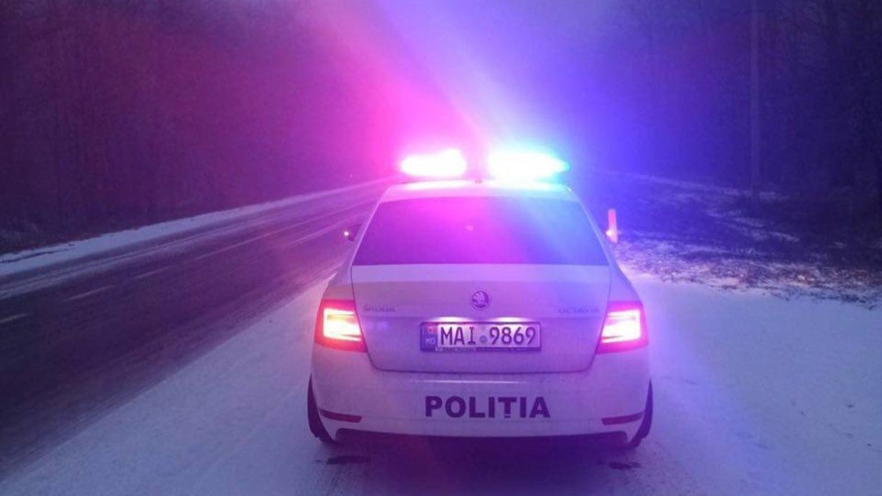 Foggy and snowy weather  on some roads in Moldova