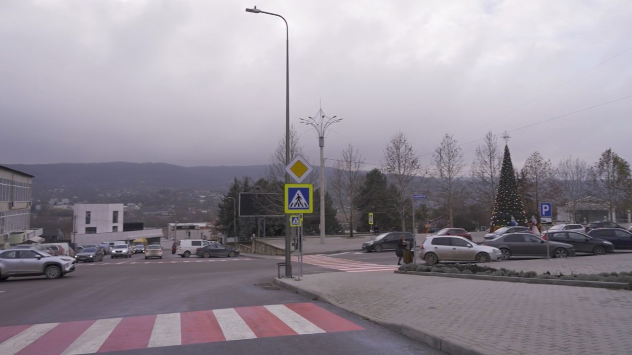 Programul „Europa este Aproape” | Mai multe străzi din Călărași sunt reabilitate. Locuitori: „Erau drumuri rele, mulți ani am așteptat”