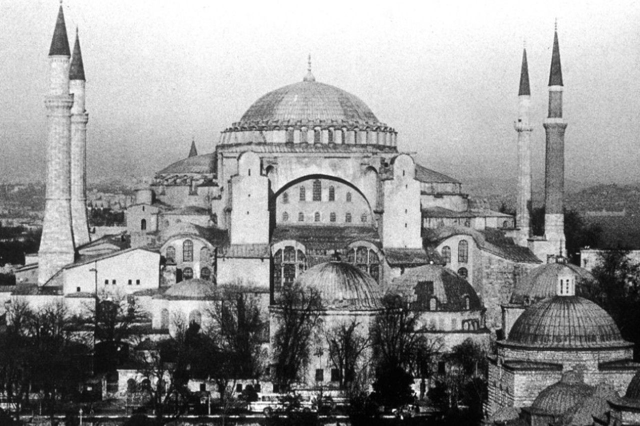 Calendarul Zilei // La 7 mai 558 un cutremur puternic a distruge parțial catedrala  Sfânta Sofia din Constantinopol