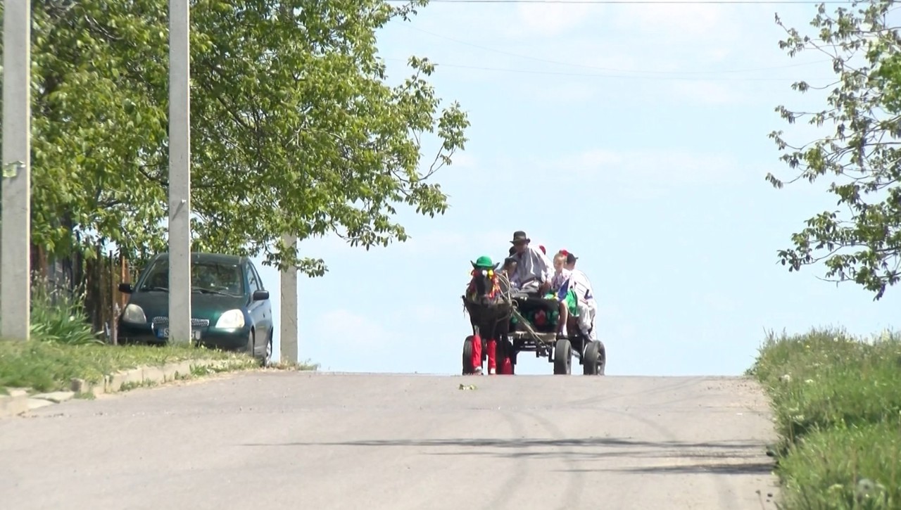 Dragoste și lecții de viață timp de o jumătate de veac: Șase cupluri din Volovița, apreciate pentru longevitate și devotament