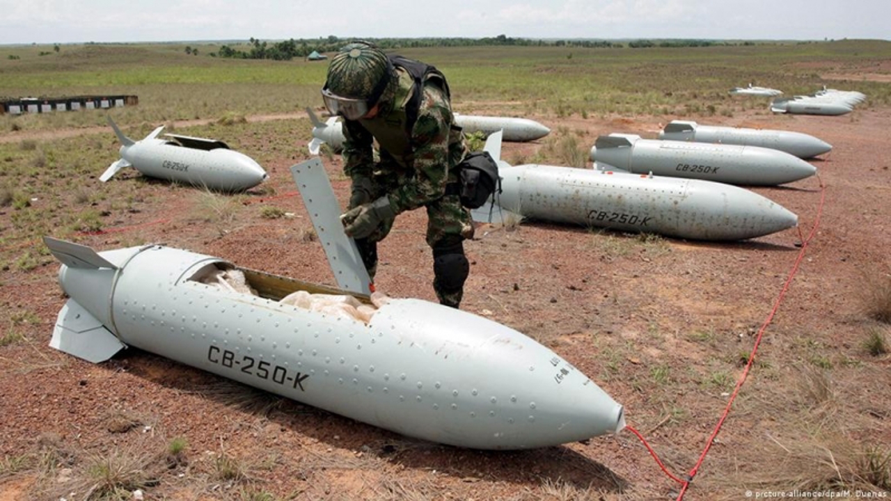 Ukraine started using cluster bombs against Russian soldiers