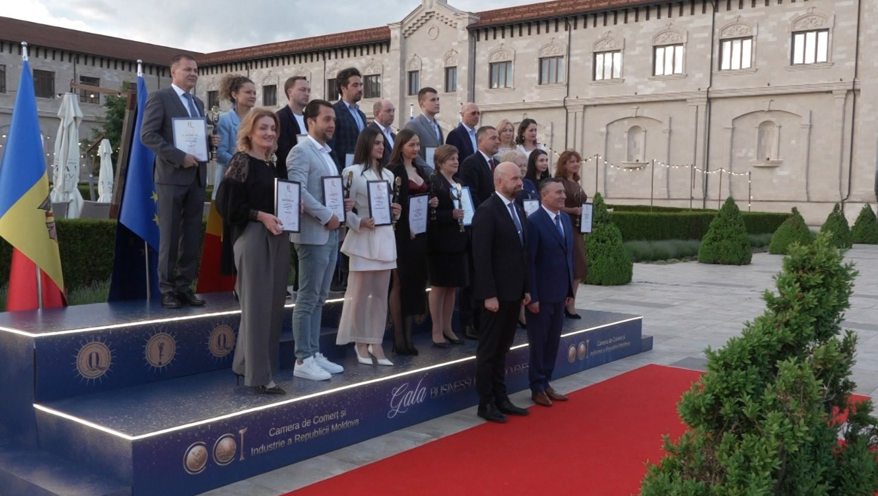 Antreprenorii care au adus un aport la creșterea economică a țării, premiați la Gala Businessului Moldovenesc