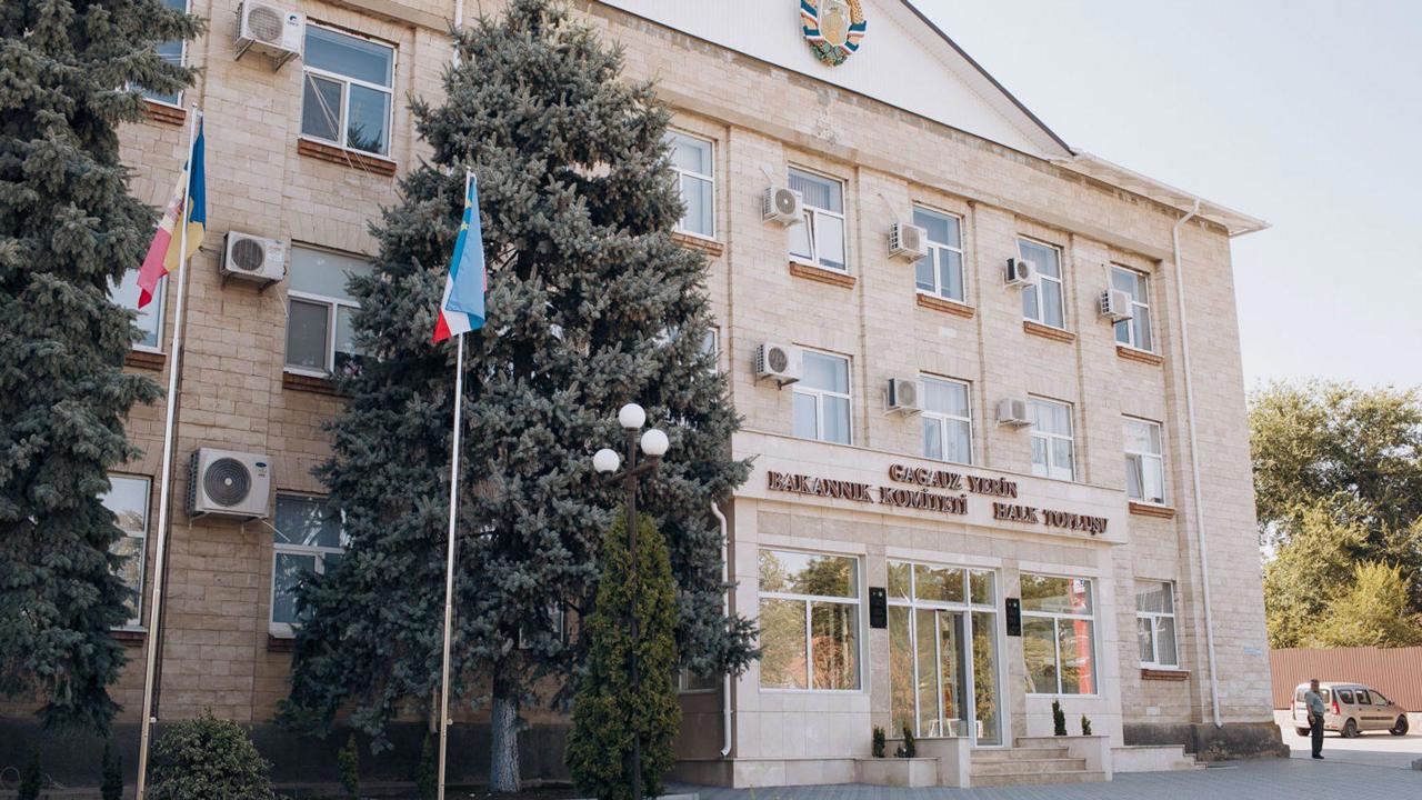 CEC a identificat cheltuieli de sute de euro pentru publicitate politică înaintea campaniei electorale din Găgăuzia