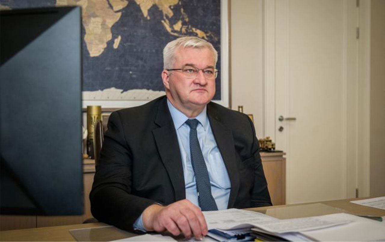 Ukraine says pressure on Russia is key to peace talks 