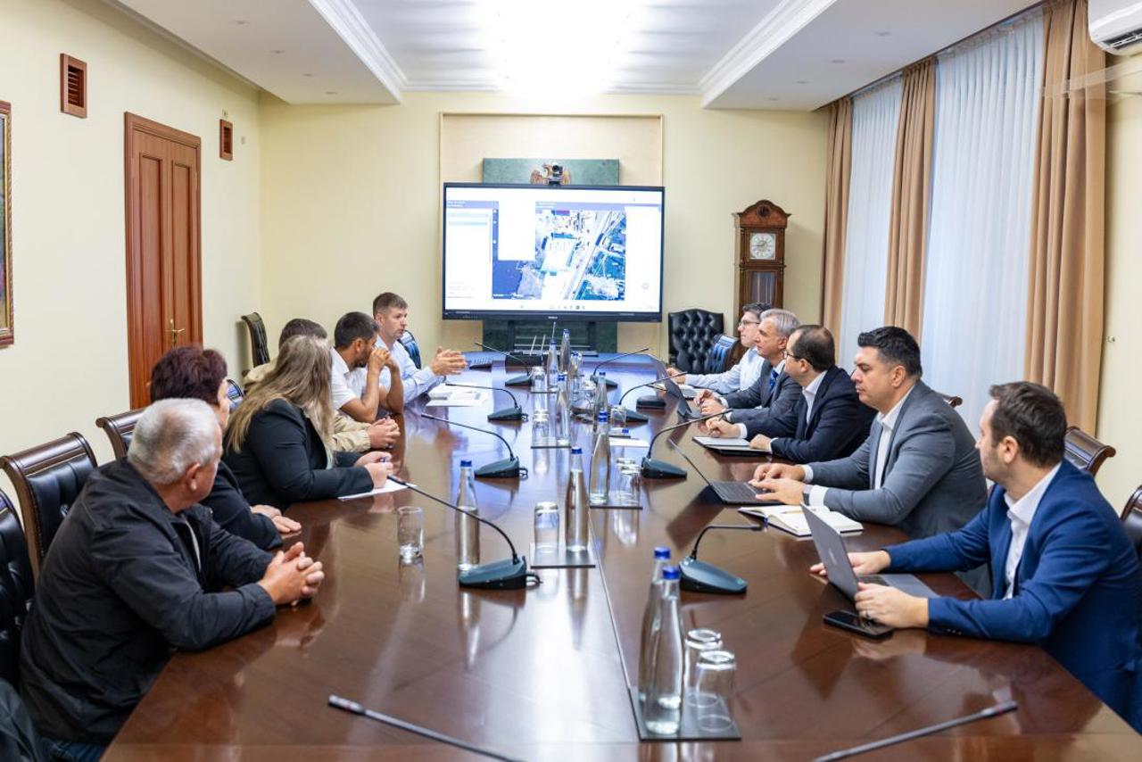 Tofan le promite fermierilor creditare pe termen lung și mai puține controale în teren, la o zi după lansarea amenințărilor cu proteste
