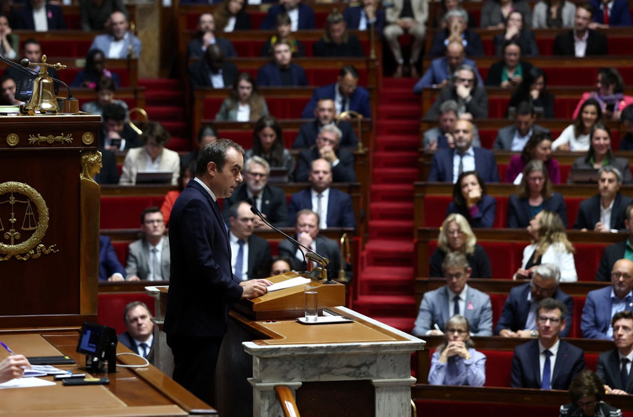 French PM proposes pension reform suspension amid government crisis