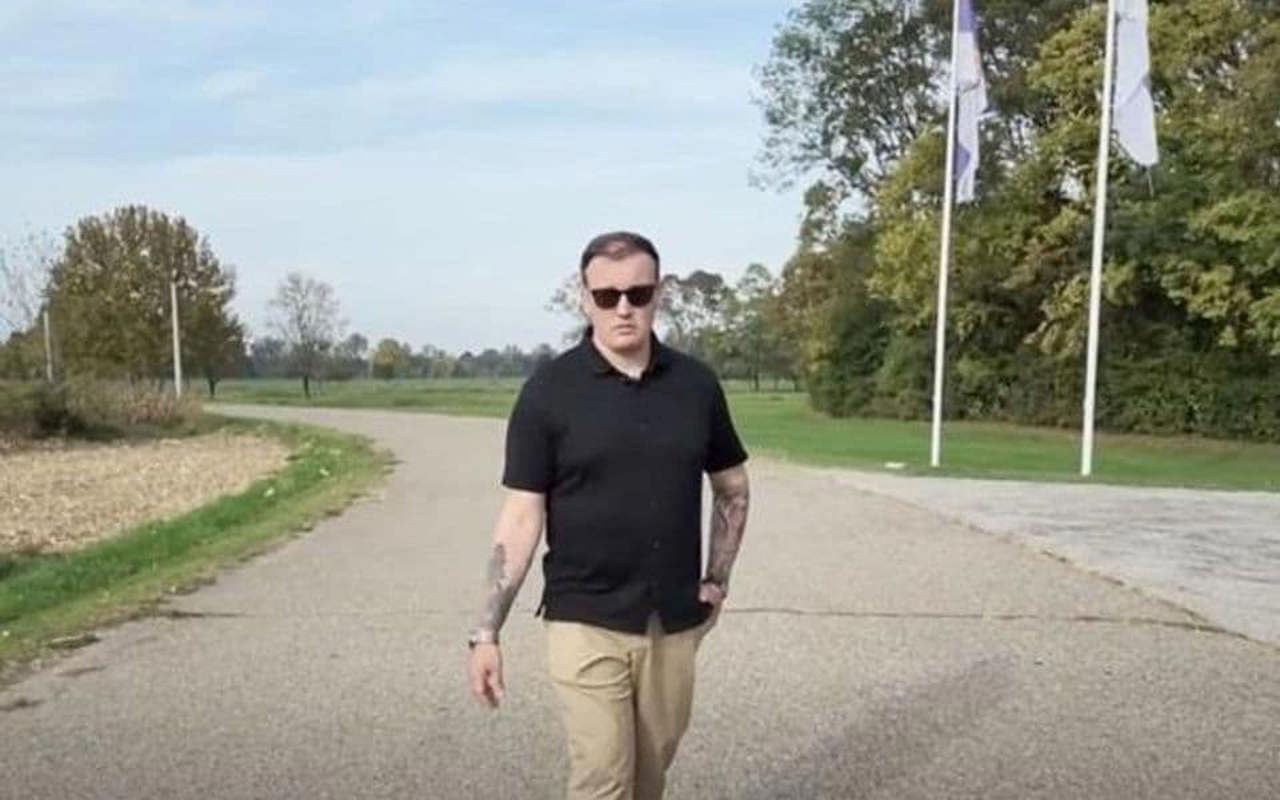 Fondatorul unui canal rus pro-război, reținut și expulzat din Muntenegru. Rețeaua sa a fost asociată cu operațiuni în R. Moldova