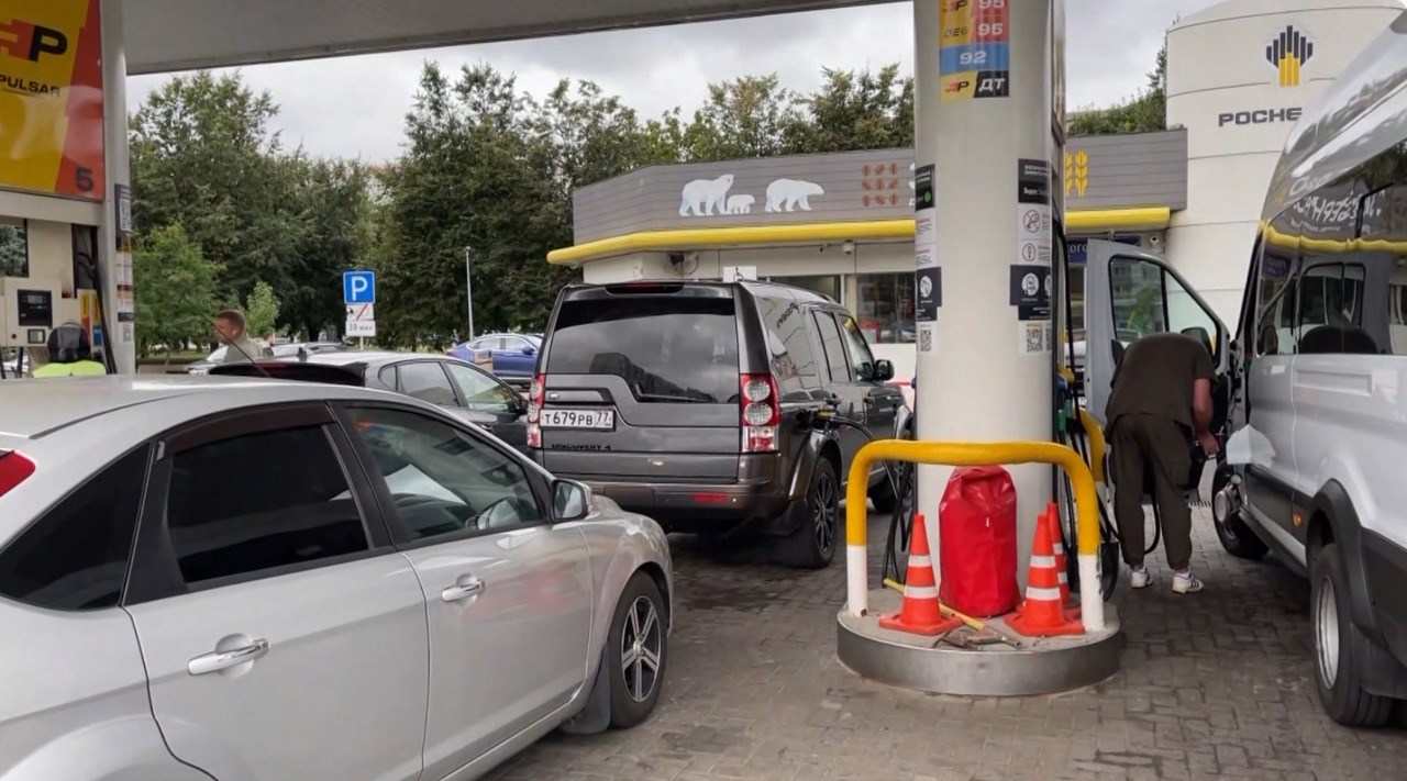 Criza benzinei se adâncește în Rusia: Doar 22% dintre benzinării mai au AI-95