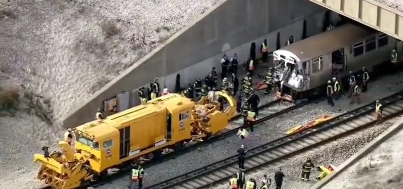 Accident de tren în Chicago: Zeci de răniți după coliziunea cu un utilaj de deszăpezire