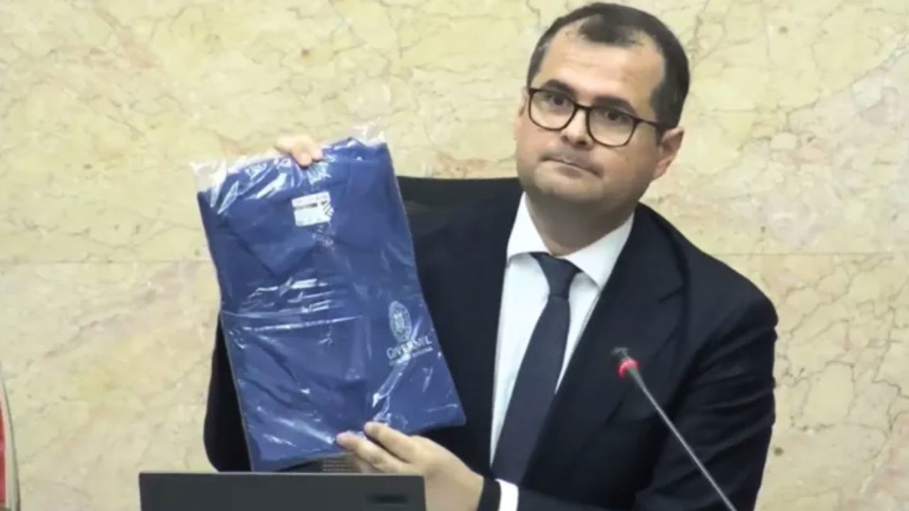 Government T-shirts spark 'waste' claims: What they really cost