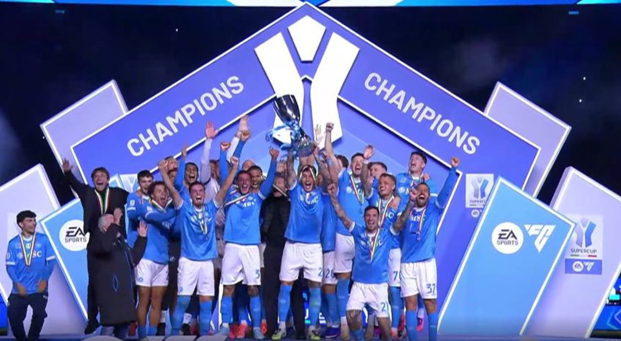 Napoli Calcio a cucerit Supercupa Italiei la fotbal!