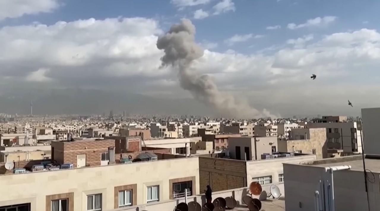 Noi atacuri SUA-Iran: Schimburi de focuri în Strâmtoarea Ormuz, sirene în Bahrain și rachete interceptate în Kuweit 