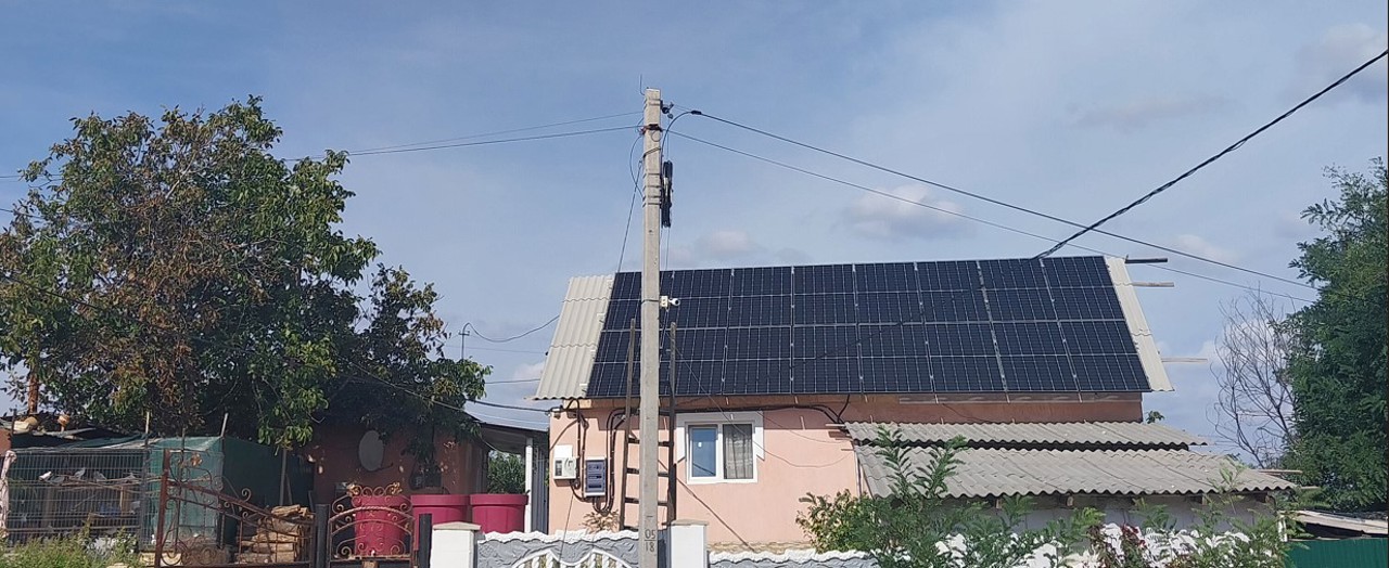 Energia regenerabilă  produsă de soare, folosită  de antreprenori din satul Zăicani, raionul Telenești