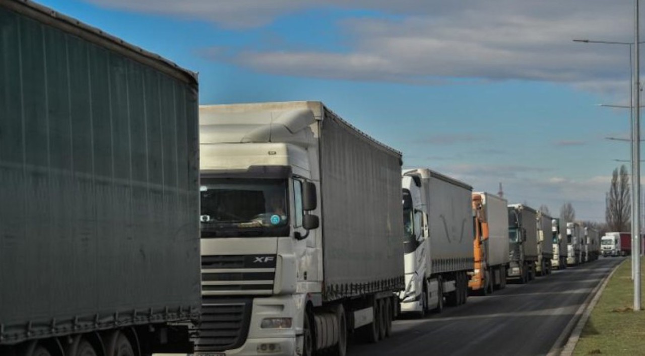 Atenție, șoferi! Restricții de circulație pentru autovehiculele de peste 7.5 tone 