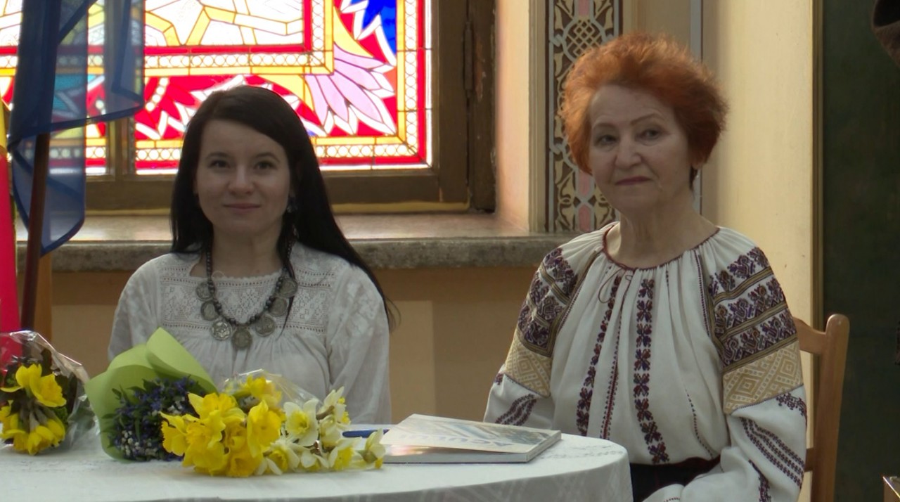 Carte lansată la Chișinău pentru cei care vor să coase cămăși cu altiță, respectând rigorile tradiției