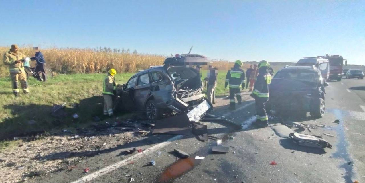 Accident la Peresecina: Trei mașini s-au ciocnit, iar patru persoane au ajuns la spital