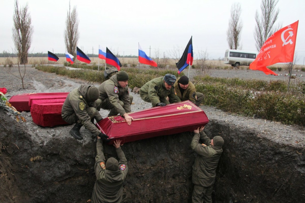 Războiul din Ucraina aduce profituri record firmelor funerare din Rusia