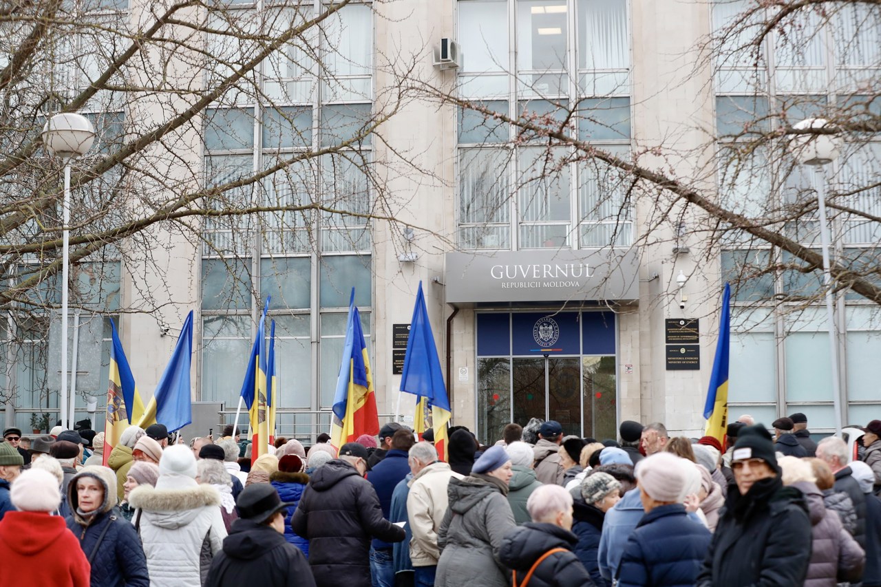 БКС провел акцию протеста перед Правительством требуя индексации пенсий на 15%. Депутат PAS: Предложение носит "популистский" характер