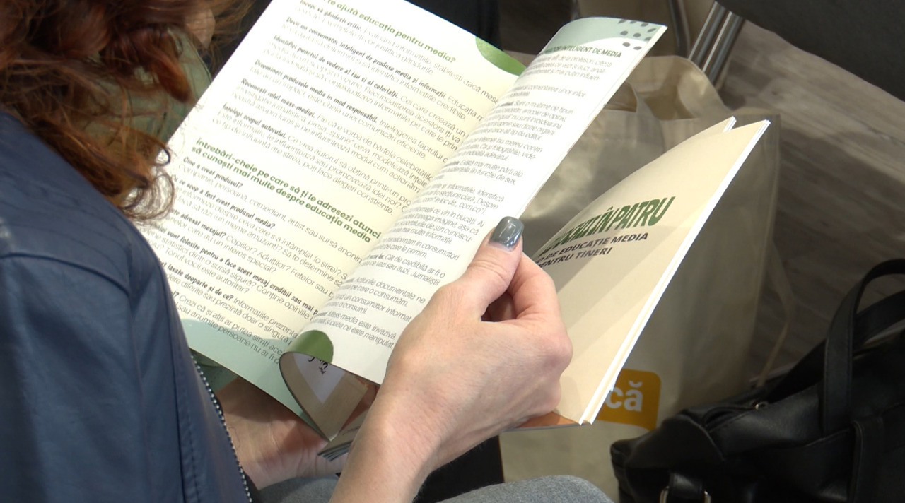 Moldovan students learn to spot AI-generated fake news