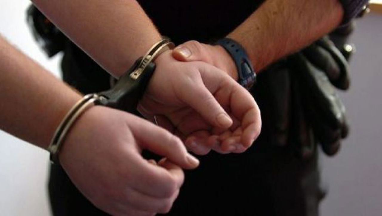 Doi frați din Hâncești, reținuți la Atena pentru exploatarea sexuală a șapte tinere din R. Moldova  